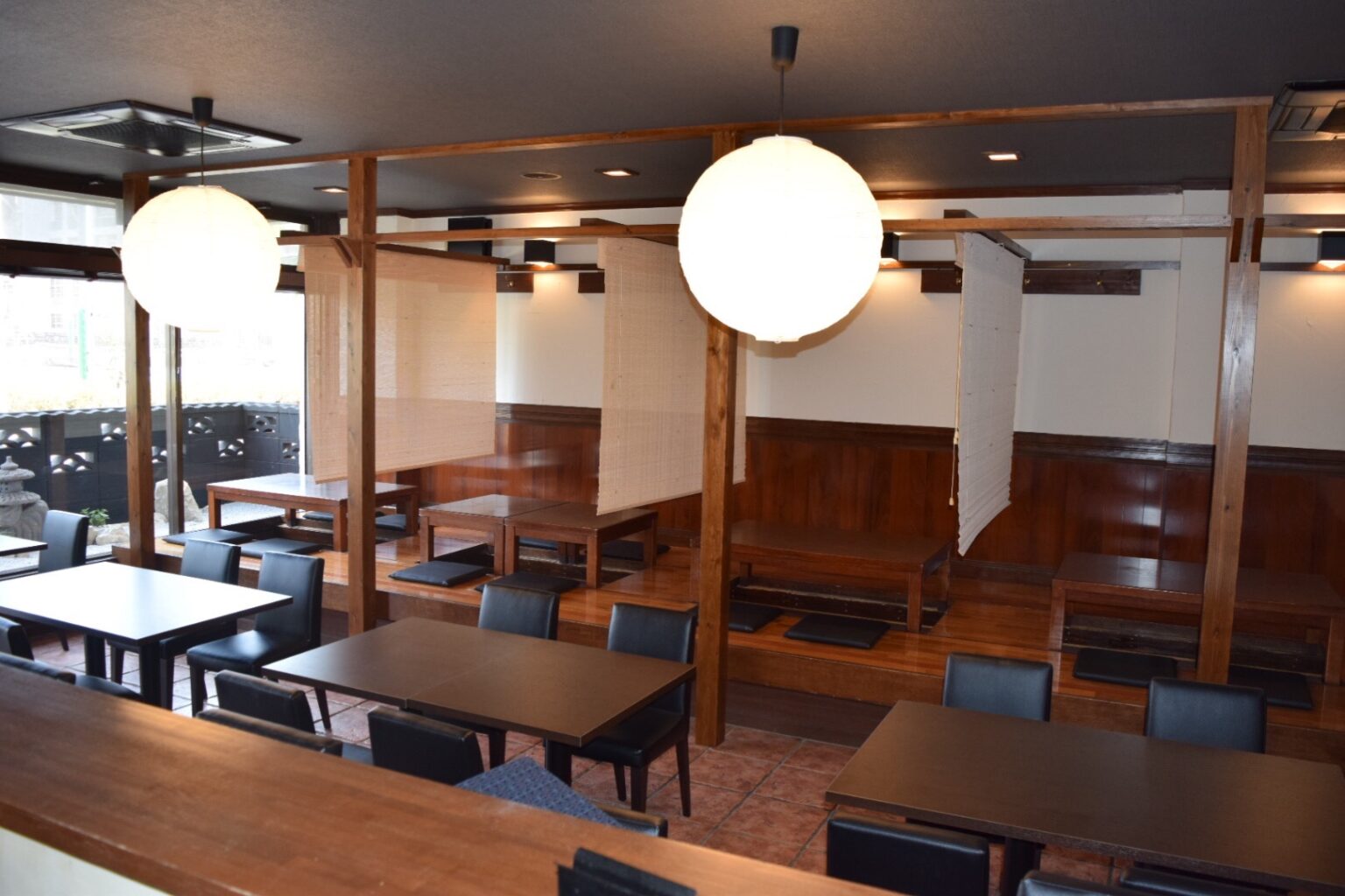 広がりのある店内席