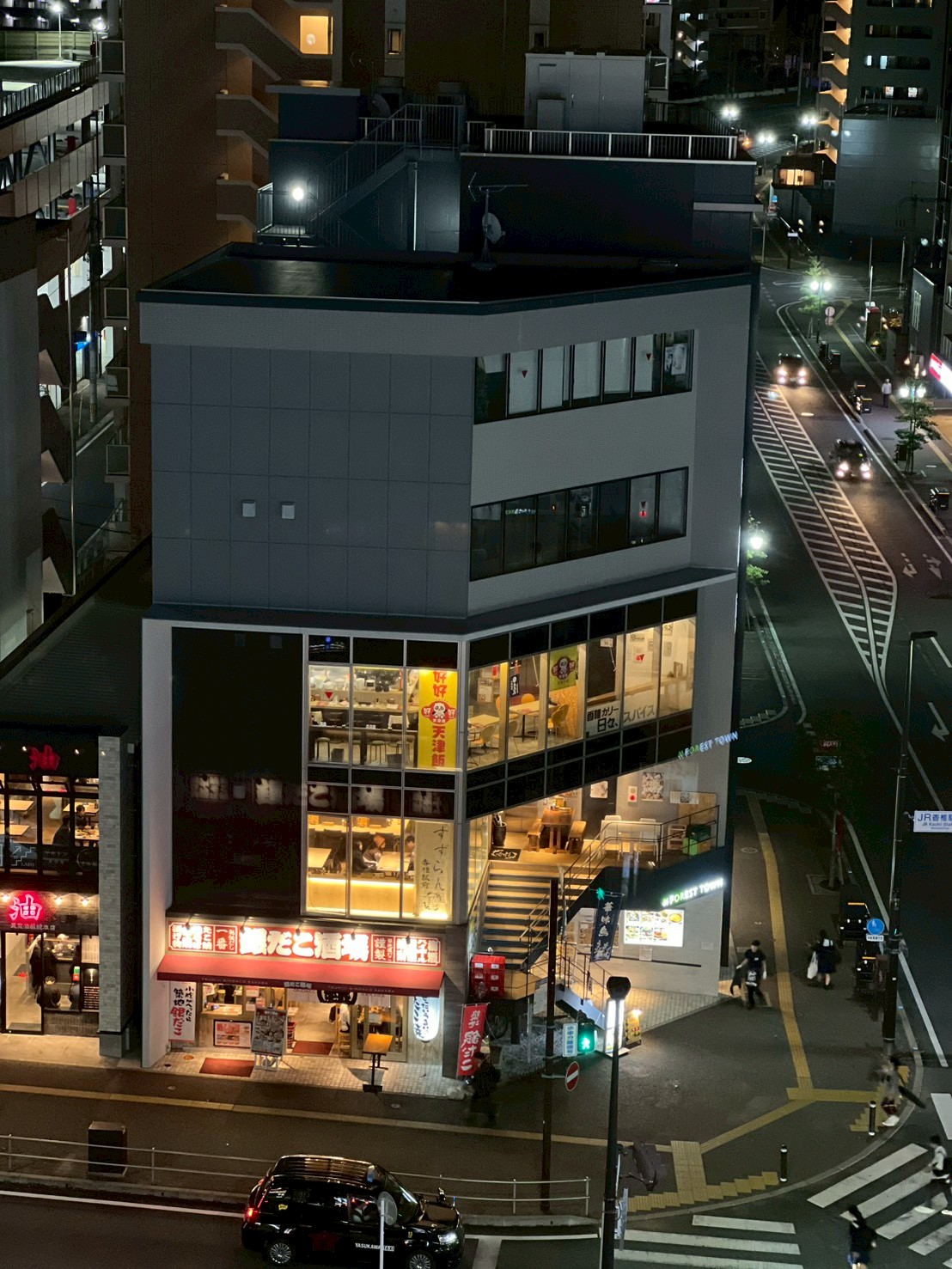 夜の店舗外観